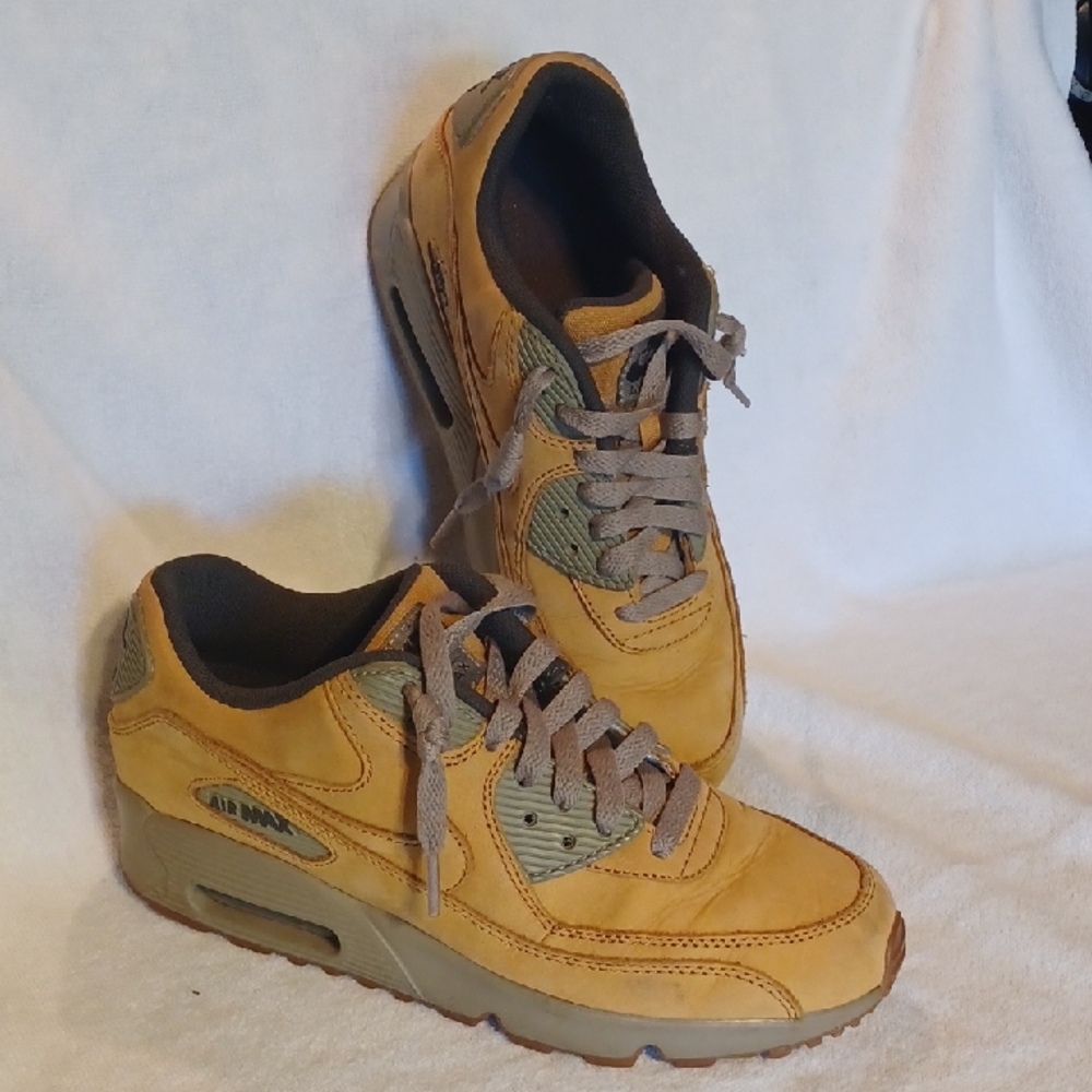 Nike Air Max Tan Shoes Youth Size 6Y
